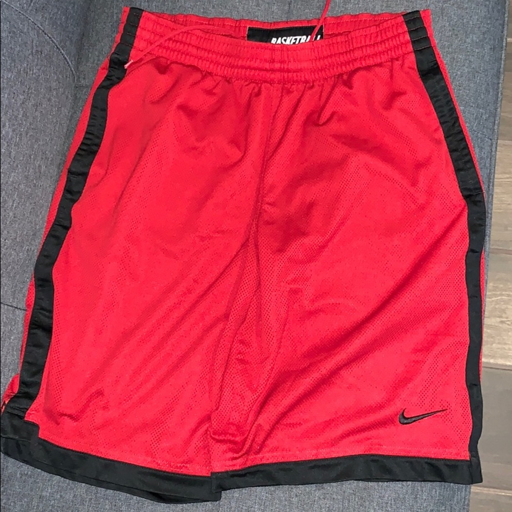 Nike men’s basketball short size small